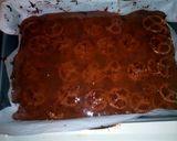 A picture of step 4 of Salted caramel pretzel brownies.