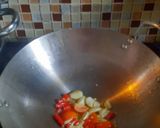 Foto langkah ke 2 dari resep Cah Kangkung Jamur.
