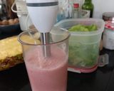 Foto del paso 2 de la receta: Batido de fresa y plátano sano fácil de hacer