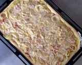 A picture of step 7 of Schwäbisch Zwiebelkuchen (Southern German Onion Tart).