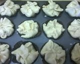 A picture of step 3 of Creamy chicken and leek puffins..