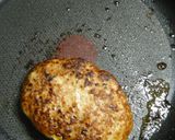 A picture of step 2 of Tofu Hamburger Steaks with Refreshing Grated Daikon Radish on Top.