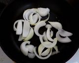 A picture of step 3 of Juicy Pan-Fried Pork with Ginger.