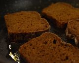 A picture of step 2 of Rye bread toasts to Ukrainian Borshch.