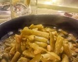 A picture of step 1 of Garlicky Green Beans.