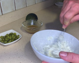 Foto del paso 1 de la receta: Tosta de salmón, aguacate y queso crema
