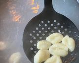 Foto del paso 7 de la receta: Ñoquis de ricota con bechamel de hongos