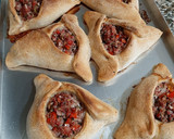 Foto del paso 3 de la receta: Fatay (empanadas árabes) con salsa de yogurt