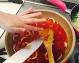 Hình bước làm 6 của món Pasta xào mực sốt cà chua
