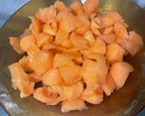 Une image de l'étape 3 de Melon au jambon cru de la forêt noire.