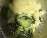 Foto del paso 3 de la receta: Puré de patata y calabacín con pimientos del padrón a la plancha