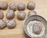 इंस्टेंट पारले जी बिस्कुट लड्डू(instant parle g biscuit ke laddu recipe in hindi) रेसिपी चरण 4 फोटो