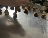 Foto langkah ke 3 dari resep Mini choco chips cookies.