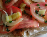 Foto del paso 3 de la receta: Sándwich de pescado y ensalada chilena