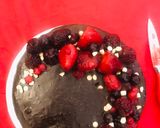A picture of step 3 of Berries fudge cake.