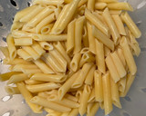 Foto del paso 1 de la receta: Pasta con nata, champiñones y bacon a la trufa