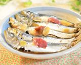 A picture of step 4 of Tender Sardines Simmered in a Pressure Cooker with Pickled Ume and Vinegar.