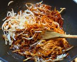 🇰🇷 🍤 Koreai csípős szárított tintahal csíkok (Ojingeochae Bokkeum, 오징어채 볶음) 🌶 recept fázis 5 fotója