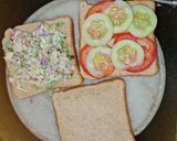 वेज मायोनिस सैंडविच (veg mayonnaise sandwich recipe in Hindi) रेसिपी चरण 2 फोटो