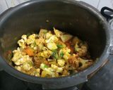 मिक्स व्हेजटेबल भाजी (Mix Vegetable Bhaji Recipe In Marathi) रेसिपी स्टेप 4 फोटो 