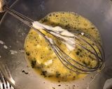 Une image de l'étape 5 de Omelette au riz, emmental et persil.