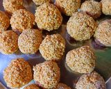 A picture of step 3 of Til Gud Laddoo.