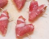 A picture of step 2 of Heart-Shaped Bite-Sized Tonkatsu.