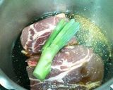 A picture of step 2 of Easy Tender Simmered Pork.