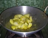 A picture of step 4 of Chatpate hare bhare aloo.