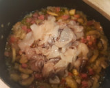 Foto del paso 3 de la receta: Chipirones salteados sobre cama de puré de patatas