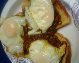 A picture of step 4 of Baked beans on toast with egg.