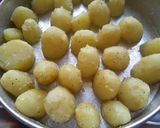 A picture of step 3 of Crunchy roast potatoes.