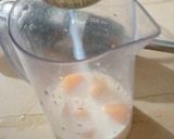 A picture of step 2 of Muskmelon Coconut smoothie.