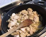 Une image de l'étape 6 de Poulet aux tomates et moutarde de Dijon.