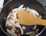 A picture of step 2 of Easy ♪ 15 Minute Shimeji Mushroom and Leek Soup.