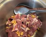 Hình bước làm 1 của món Bún Gạo Xào Tim Heo