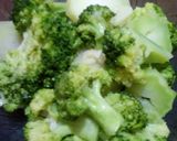 Foto langkah ke 4 dari resep Tumis brokoli simple.