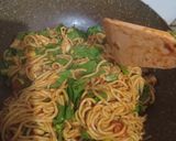 Foto langkah ke 5 dari resep Mie Goreng Bumbu Medok.