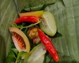 Foto langkah ke 4 dari resep Pepes Ikan Patin Belimbing Wuluh.