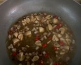 Gambar langkah 2 resipi Kailan Goreng Cendawan Butang.
