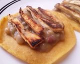 Foto del paso 4 de la receta: Tostadas con puré de arvejas y bastones de berenjena.