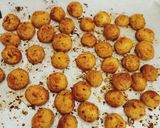 Foto langkah ke 3 dari resep Roasted baby potato.