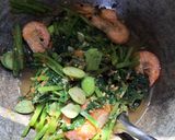 Foto langkah ke 3 dari resep Tumis Kangkung Udang Pete.