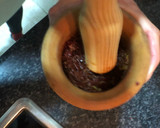 Foto del paso 8 de la receta: Crema fría de remolacha y kefir (o yogur) a la hierbabuena, con sal de jamón y tejas de queso