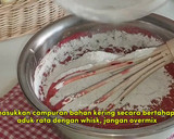 Foto langkah ke 5 dari resep Red Velvet Tanpa Terigu (No Mixer, Bisa Oven/Kukus).