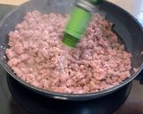 Foto del paso 2 de la receta: Espaguetis con butifarra, salsa de tomate, chocolate y vermut
