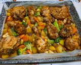 Tepsis csirkecombok zöldségágyon recept fázis 11 fotója