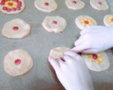 Foto del paso 8 de la receta: Galletas con chocolatinas de colores