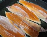 Foto del paso 1 de la receta: Trucha a la plancha con ajo y perejil