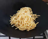 Foto del paso 2 de la receta: Fideos y albahaca